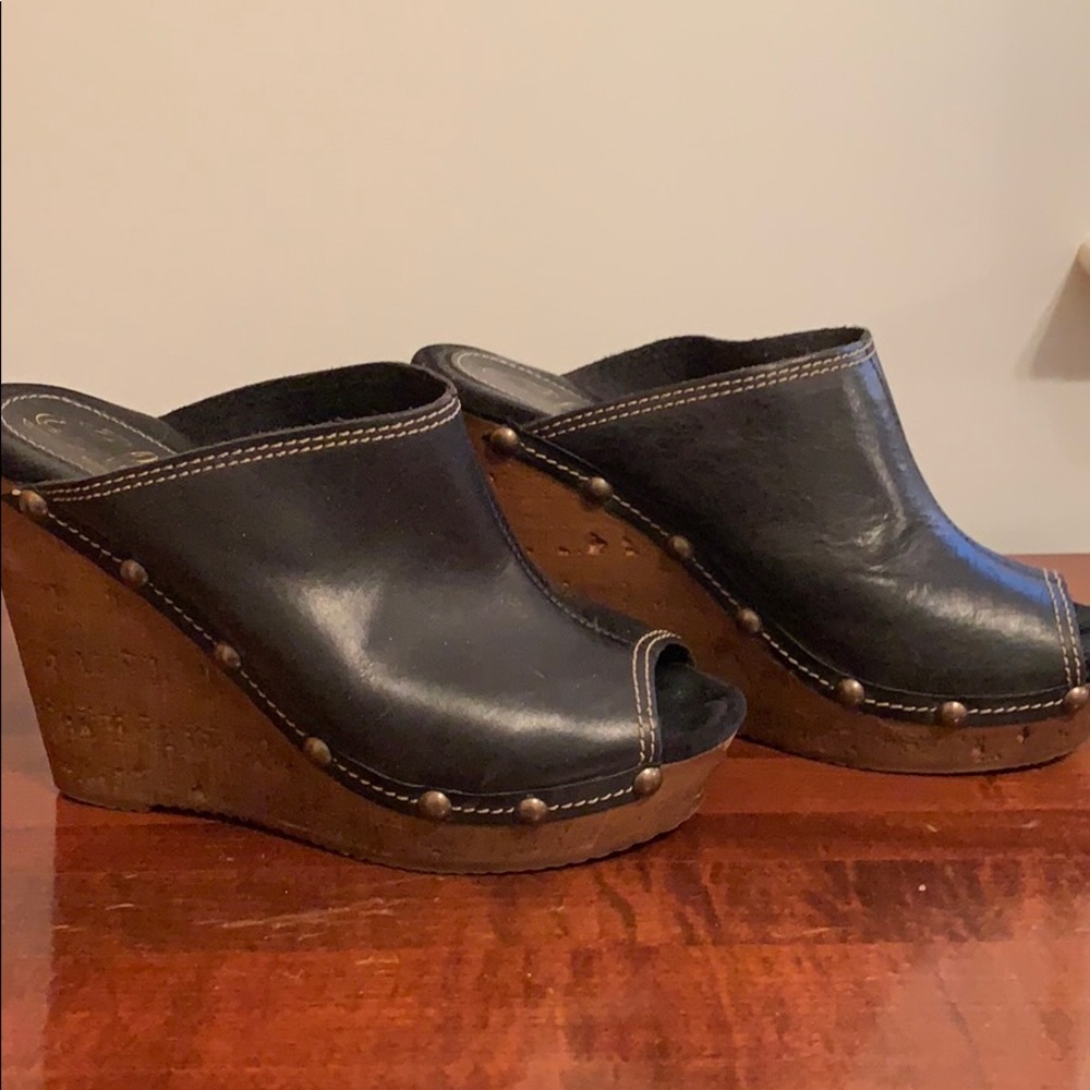 Retro wedge